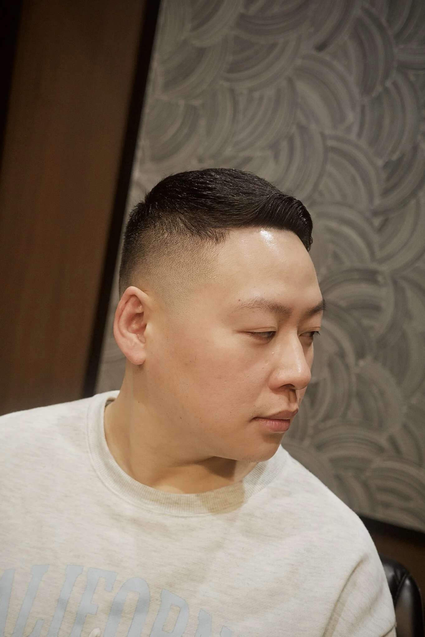 スキンフェード+アイロンパーマ　（シェービング・肩マッサージ付き）